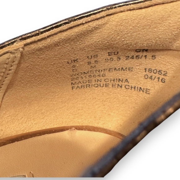 CLARKS Bronze textured leather platform pumps block heel size 8.5 - Picture 11 of 12